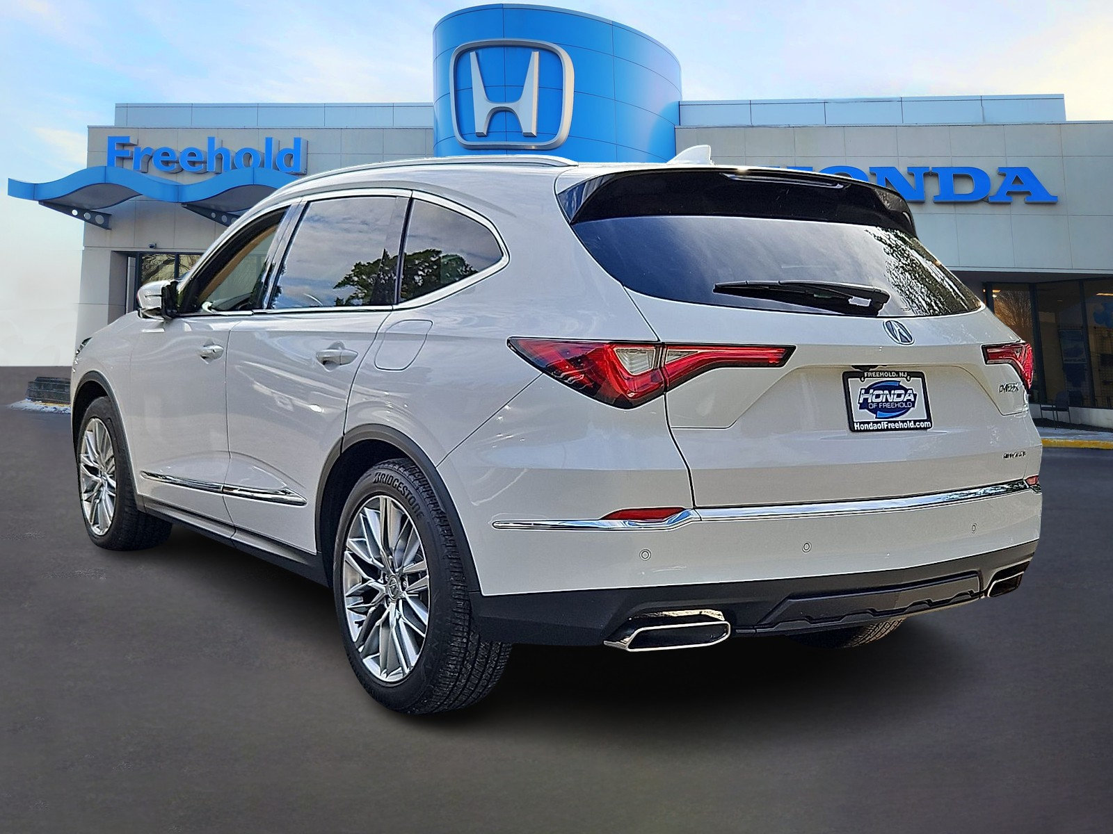 Used 2023 Acura MDX w/ Advance Package AWD/4WD image 4