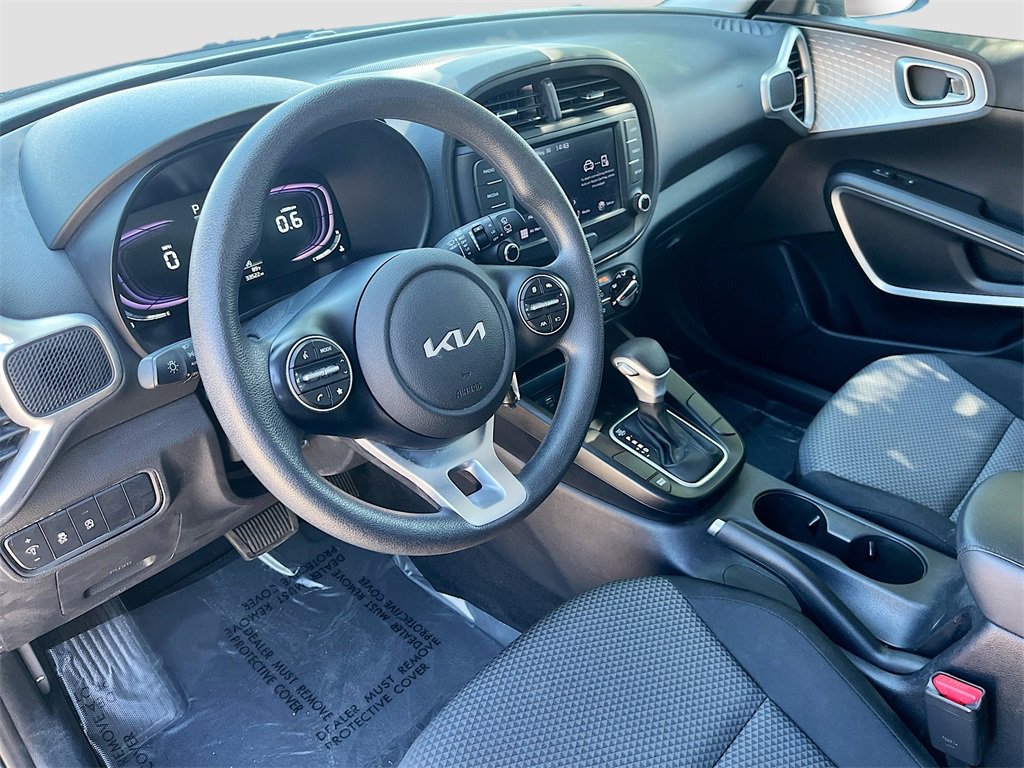 Used 2023 Kia Soul LX w/ LX Technology Package image 9