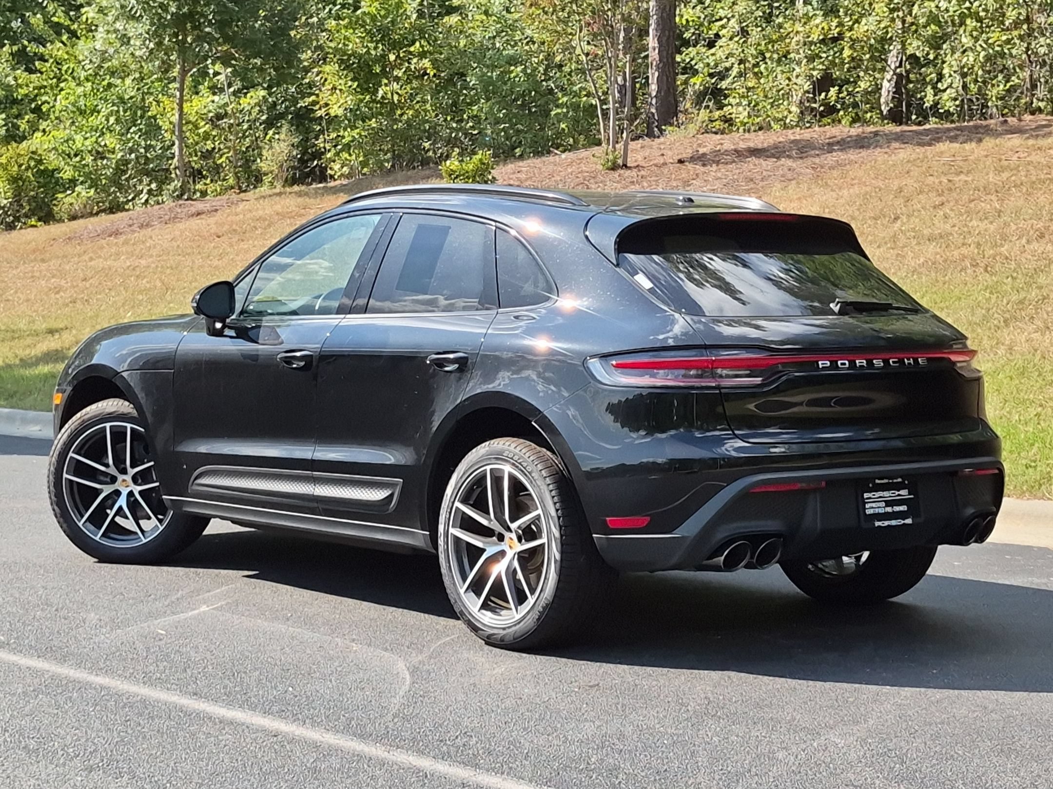 Used 2026 Porsche Macan AWD/4WD image 3