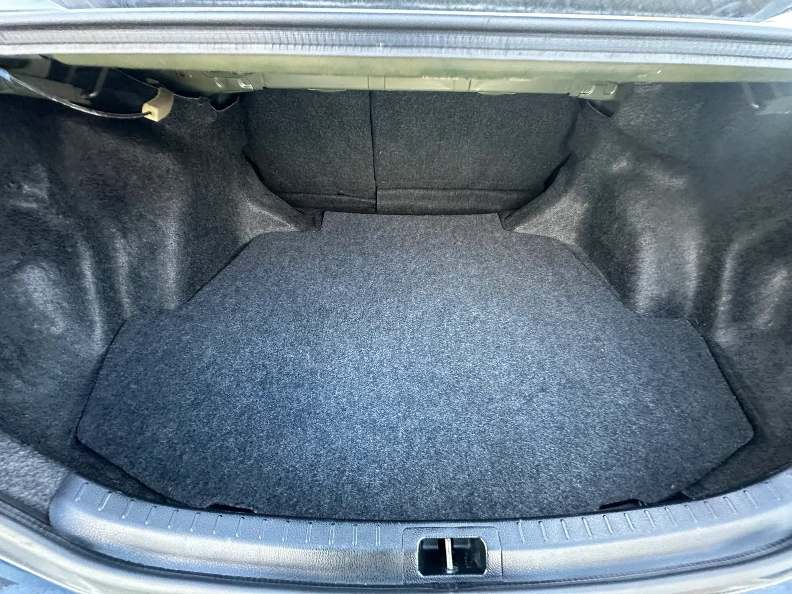 Used 2019 Toyota Corolla LE FWD image 18
