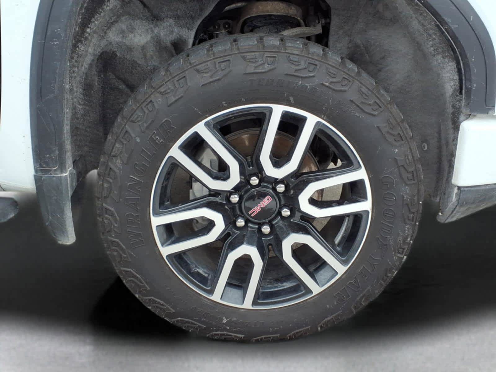 Used 2024 GMC Sierra 1500 AT4 w/ Technology Package image 6