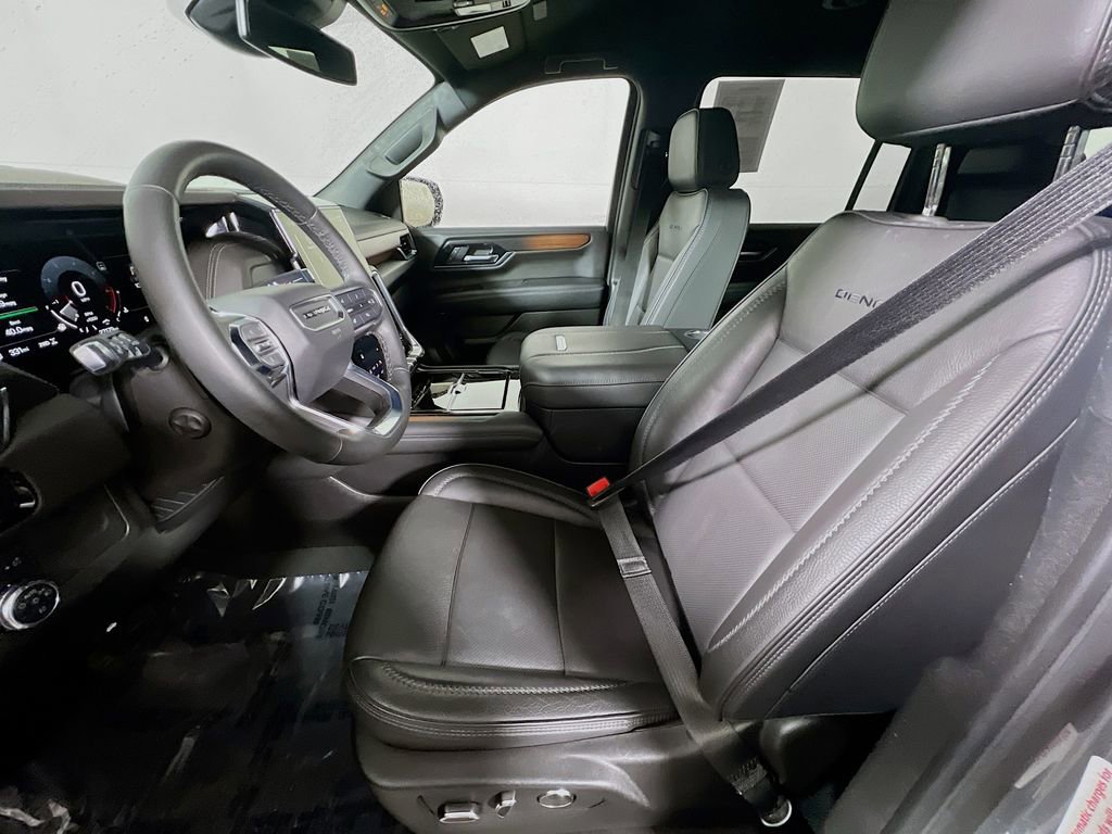 Used 2025 GMC Yukon XL Denali image 17