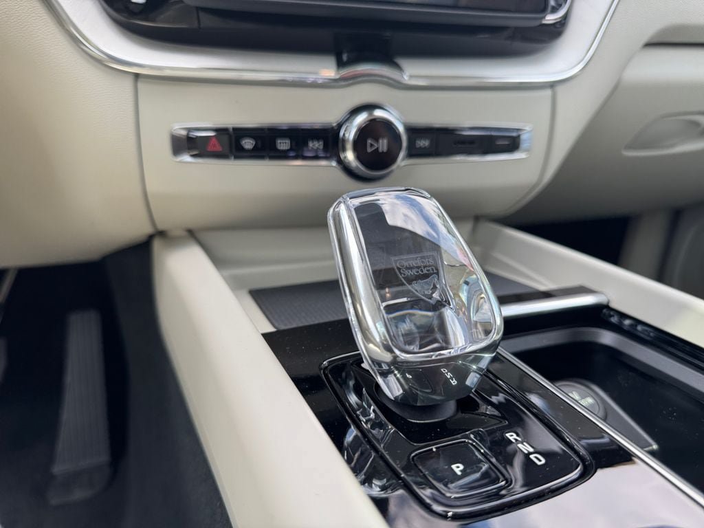 New 2026 Volvo XC60 B5 Ultra w/ Protection Package Premier AWD/4WD image 17