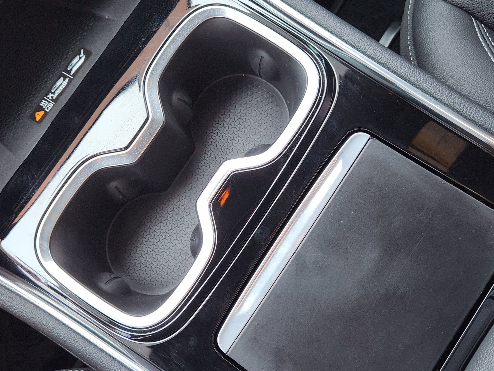 Used 2024 Chevrolet Traverse LT w/ Midnight/Sport Edition image 24