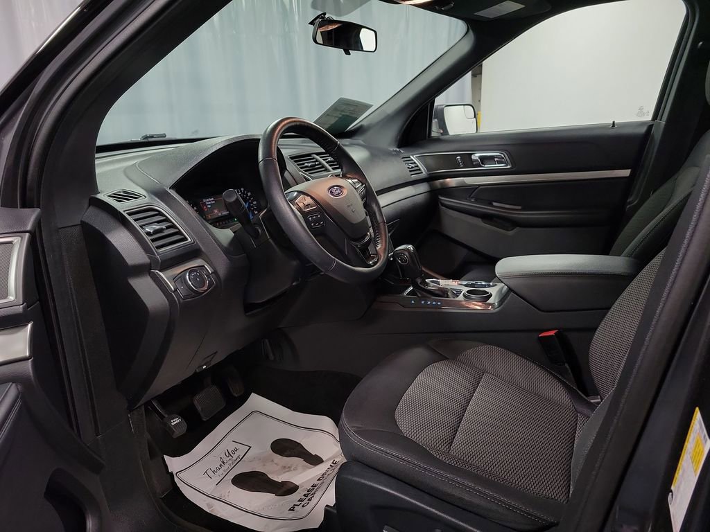Used 2018 Ford Explorer XLT image 13
