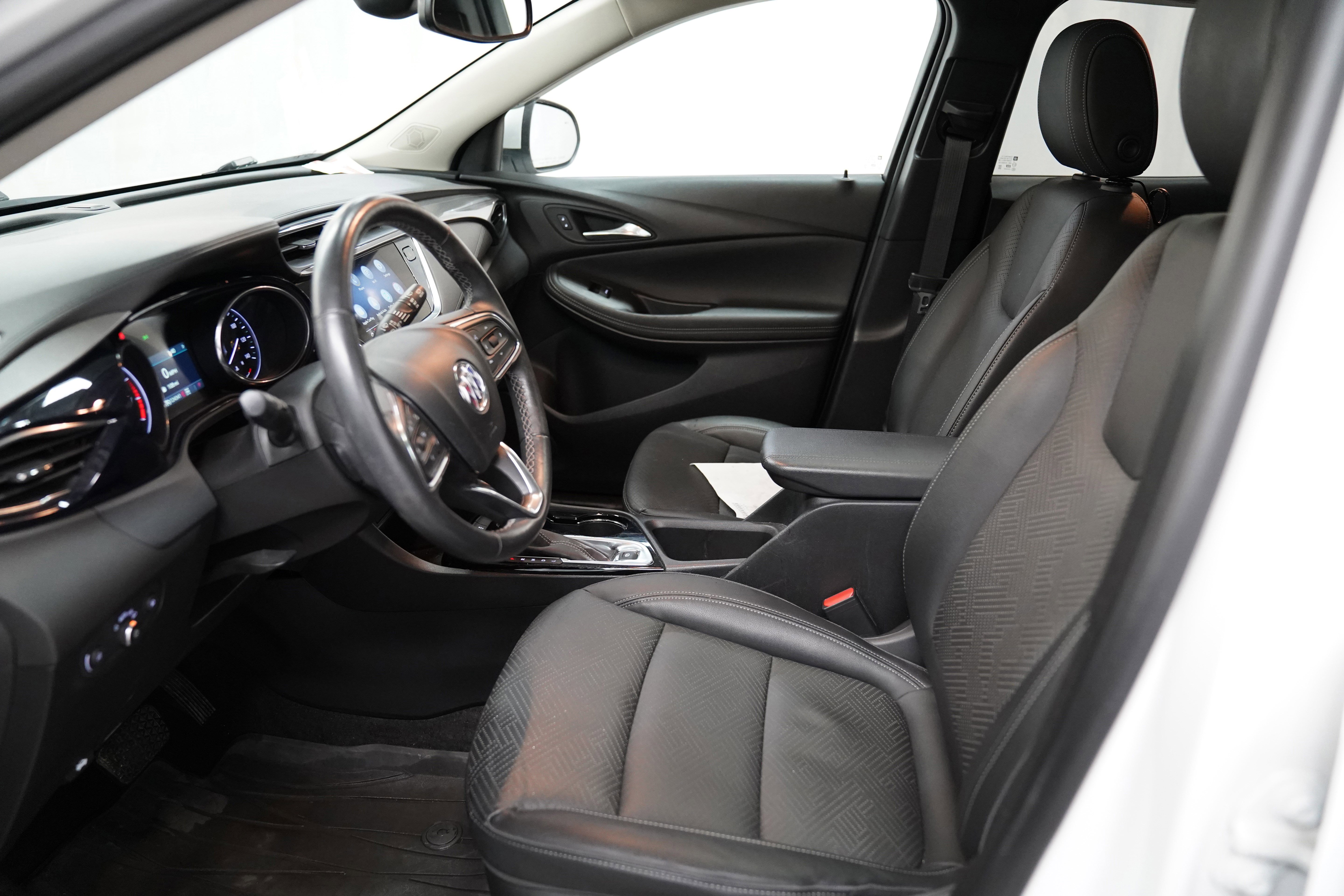 Used 2022 Buick Encore GX Essence w/ Experience Buick Package video 4