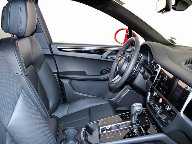 New 2026 Porsche Macan image 28