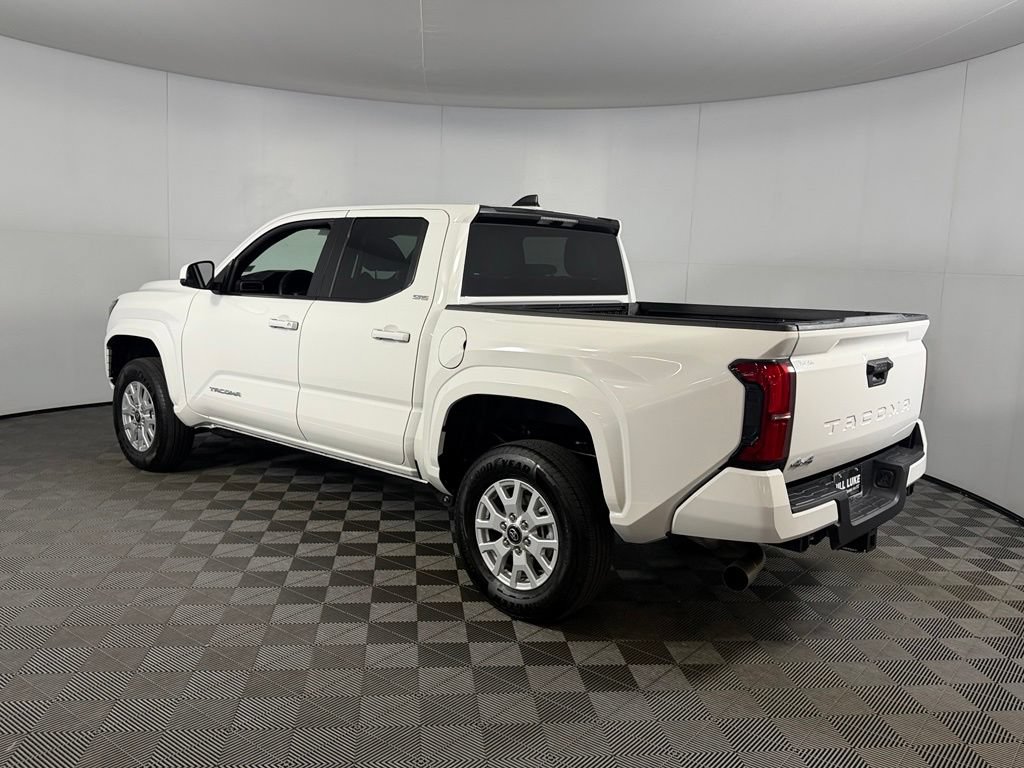 Used 2026 Toyota Tacoma SR5 AWD/4WD image 10