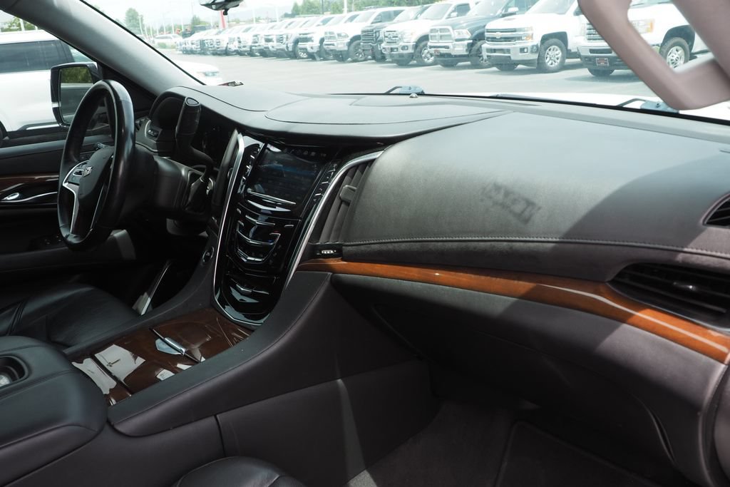 Used 2020 Cadillac Escalade Premium Luxury AWD/4WD image 23