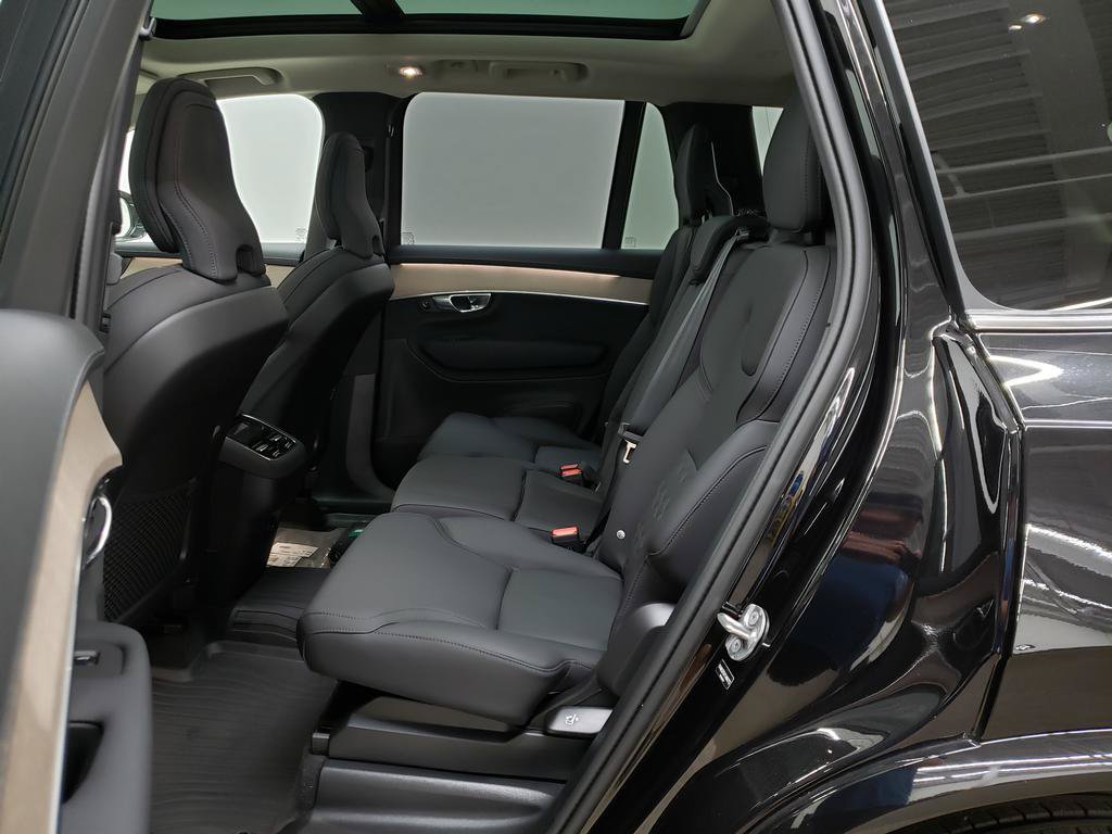New 2026 Volvo XC90 B6 Plus w/ Protection Package Premier AWD/4WD image 8