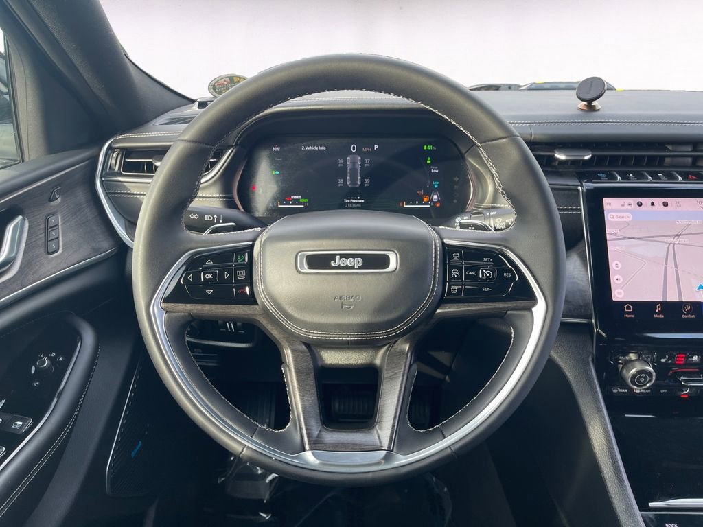 Used 2022 Jeep Grand Cherokee Overland w/ Luxury Tech Group IV image 12