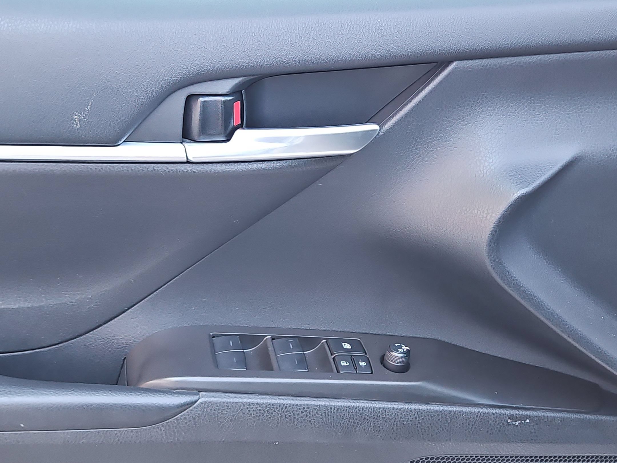 Used 2023 Toyota Camry SE w/ Convenience Package FWD image 19
