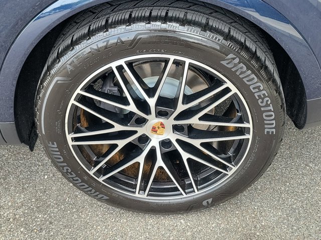 Certified 2025 Porsche Cayenne image 11