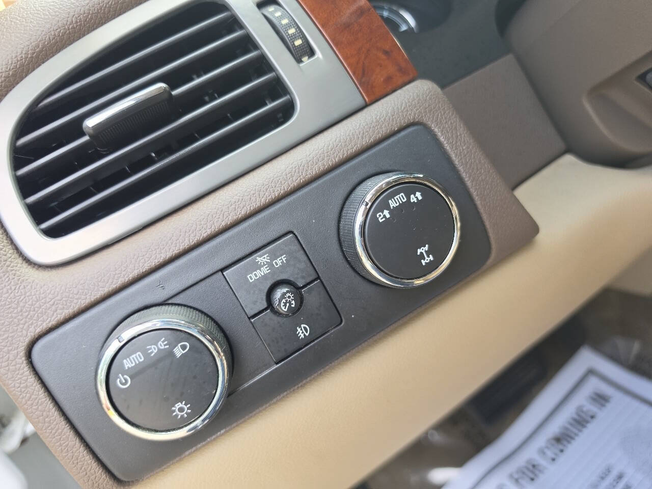 Used 2010 Chevrolet Tahoe LTZ AWD/4WD image 18