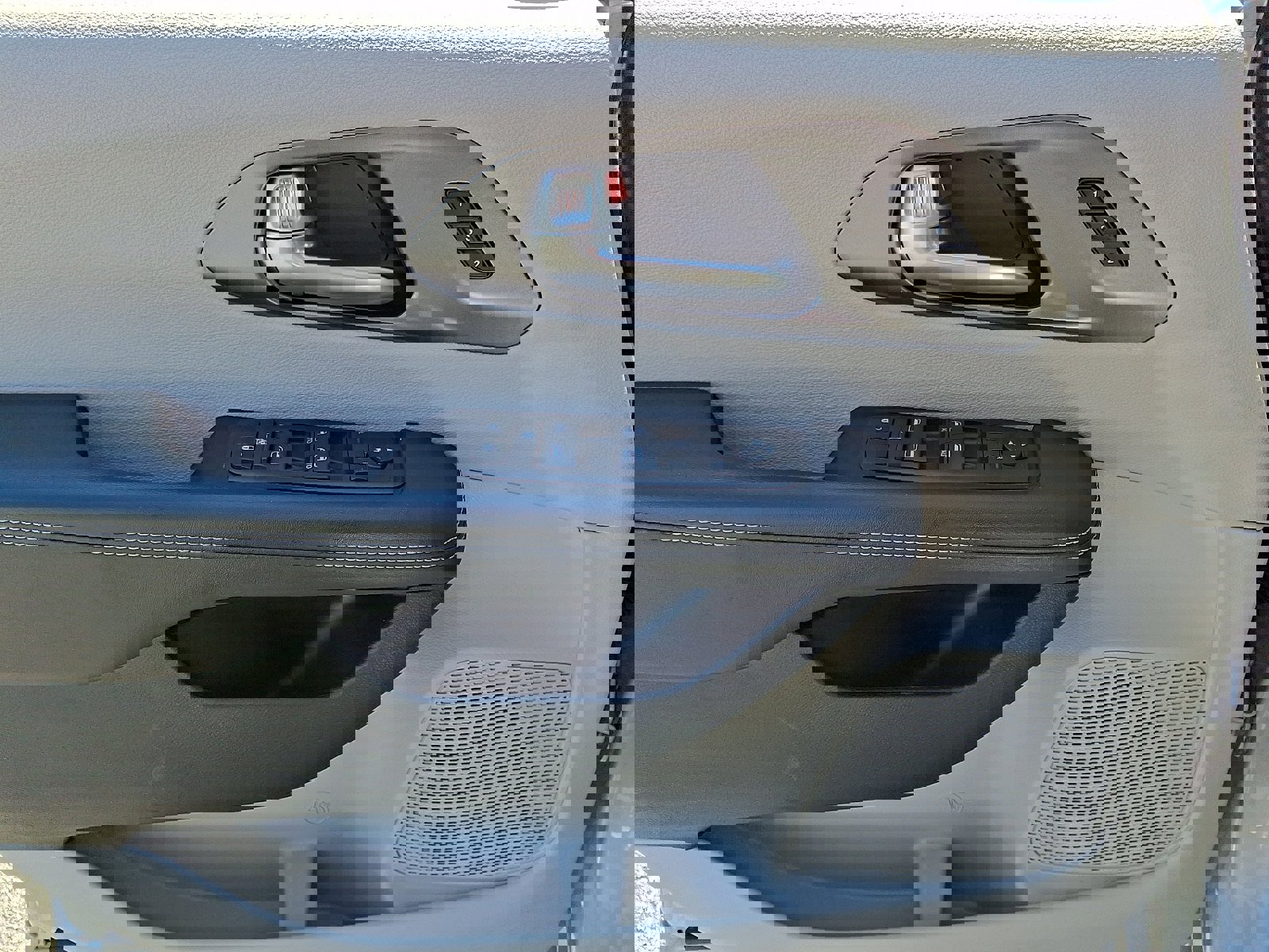 Certified 2024 Chrysler Pacifica Touring-L image 13