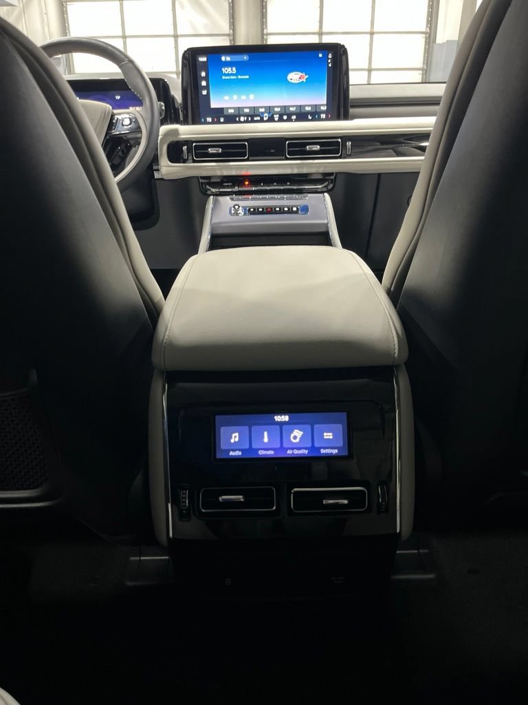 Used 2025 Lincoln Aviator AWD w/ Jet Appearance Package image 38