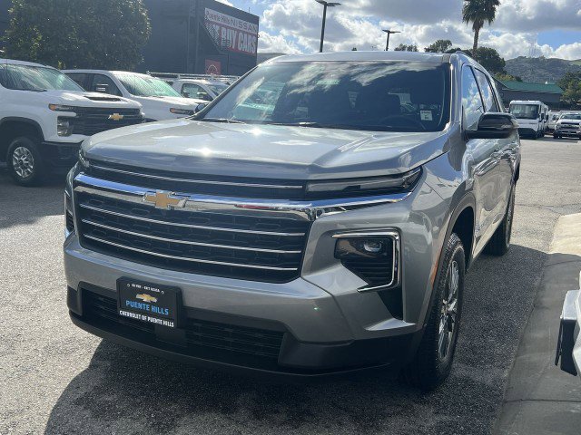 Used 2025 Chevrolet Traverse LT image 1