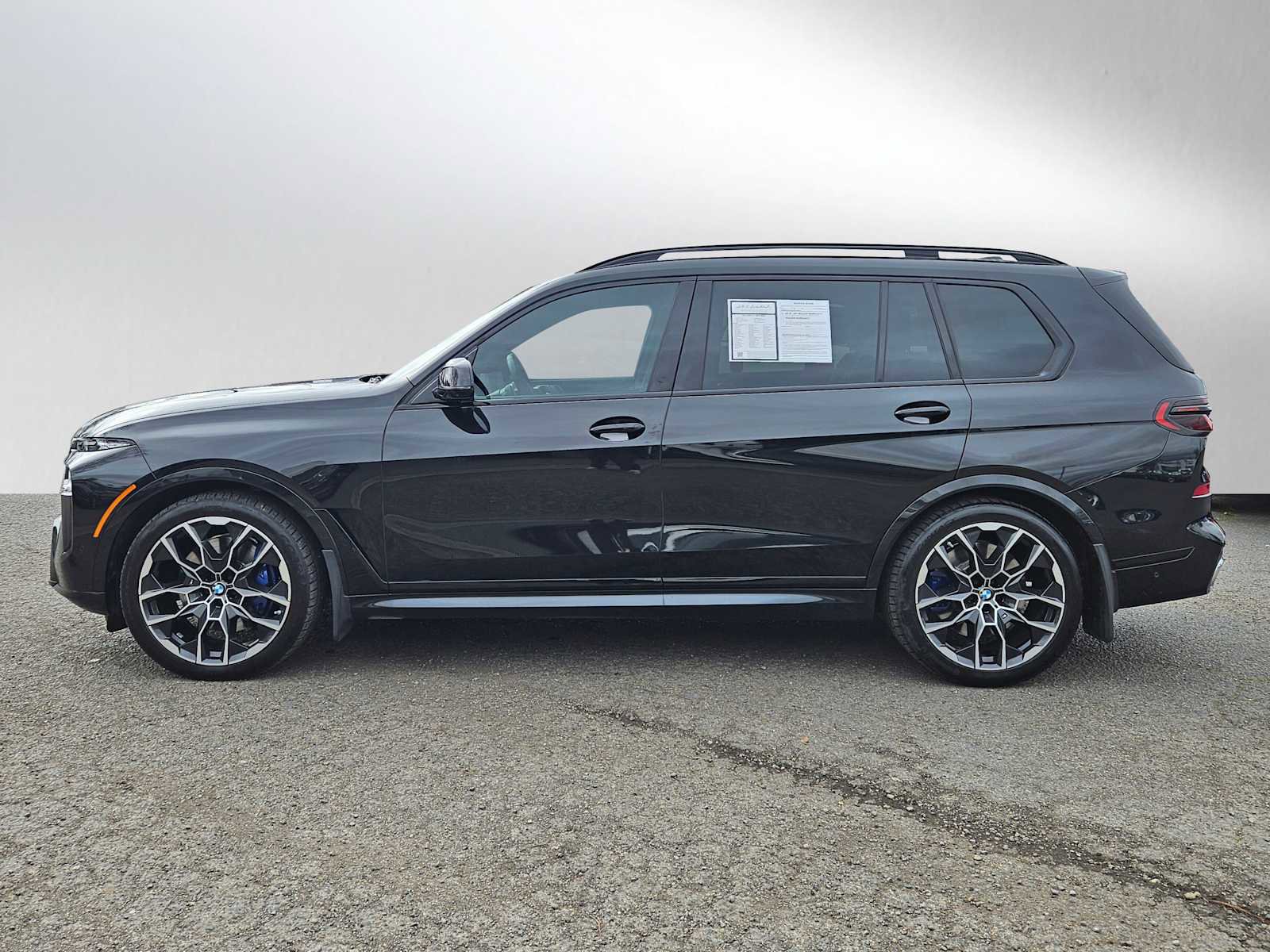 Used 2023 BMW X7 M60i w/ Climate Comfort Package image 12
