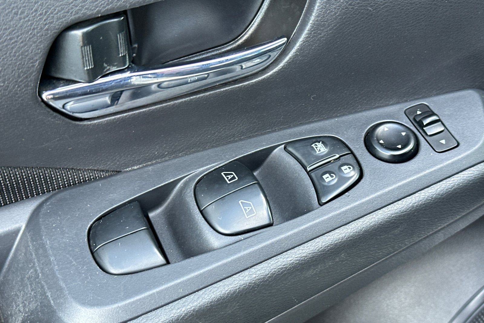 Used 2021 Nissan Kicks S image 11