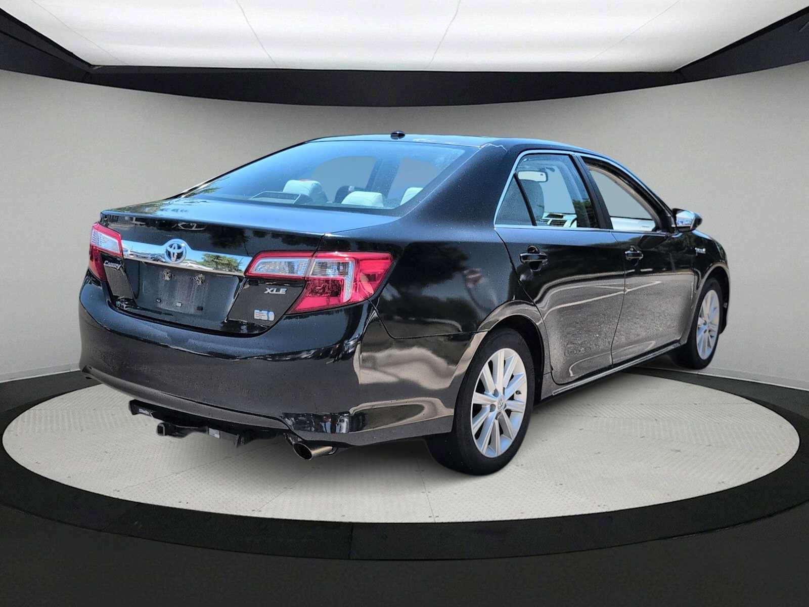 Used 2012 Toyota Camry XLE w/ Convenience Pkg FWD image 8