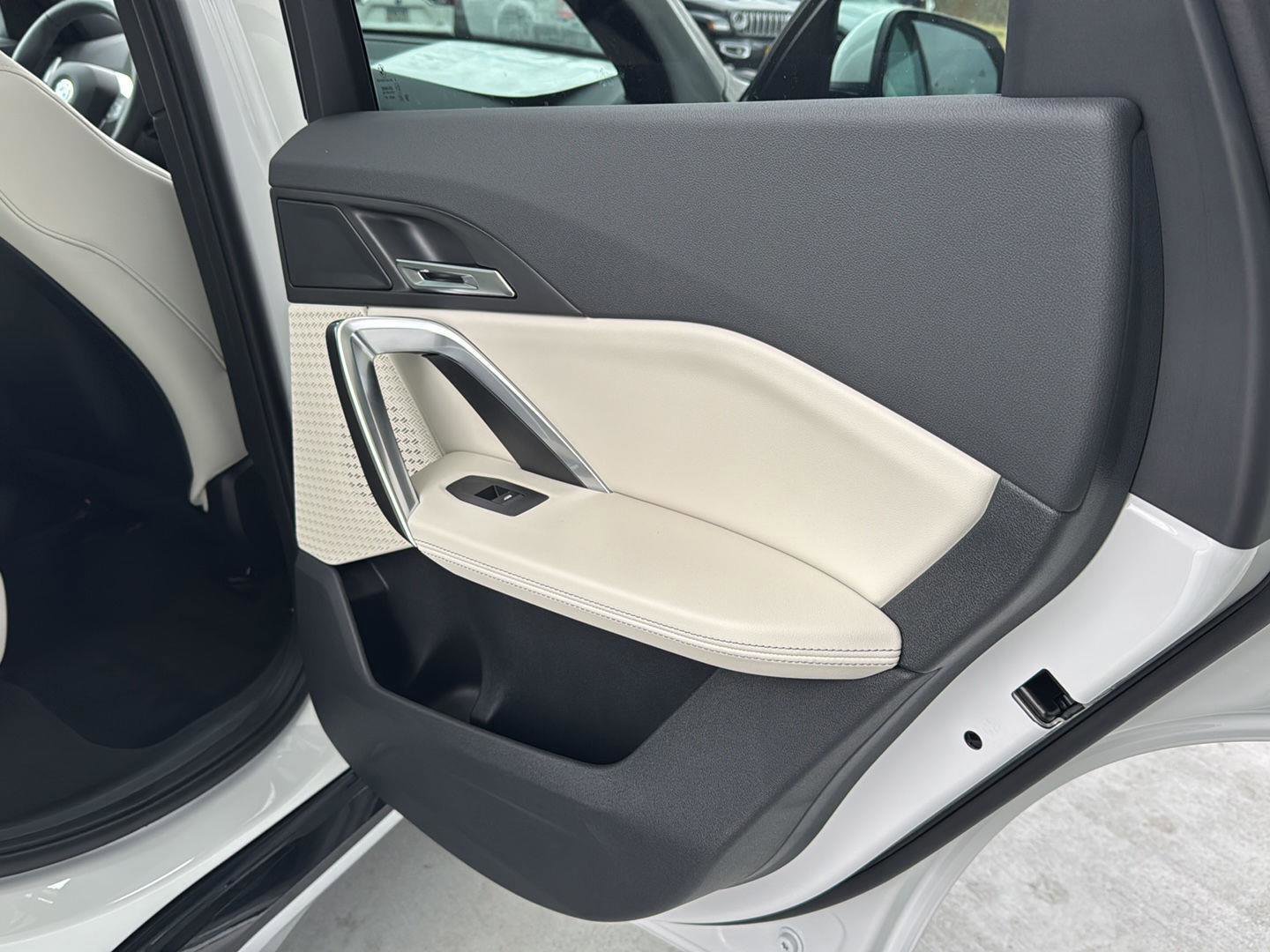 New 2026 BMW X1 xDrive28i w/ Technology Package image 13