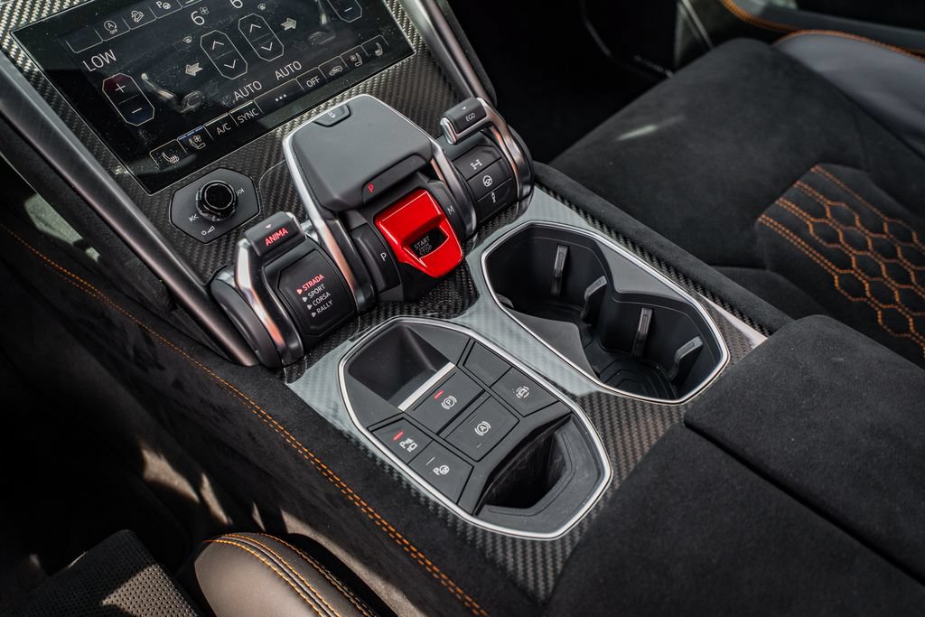 Used 2024 Lamborghini Urus Performante AWD/4WD image 33