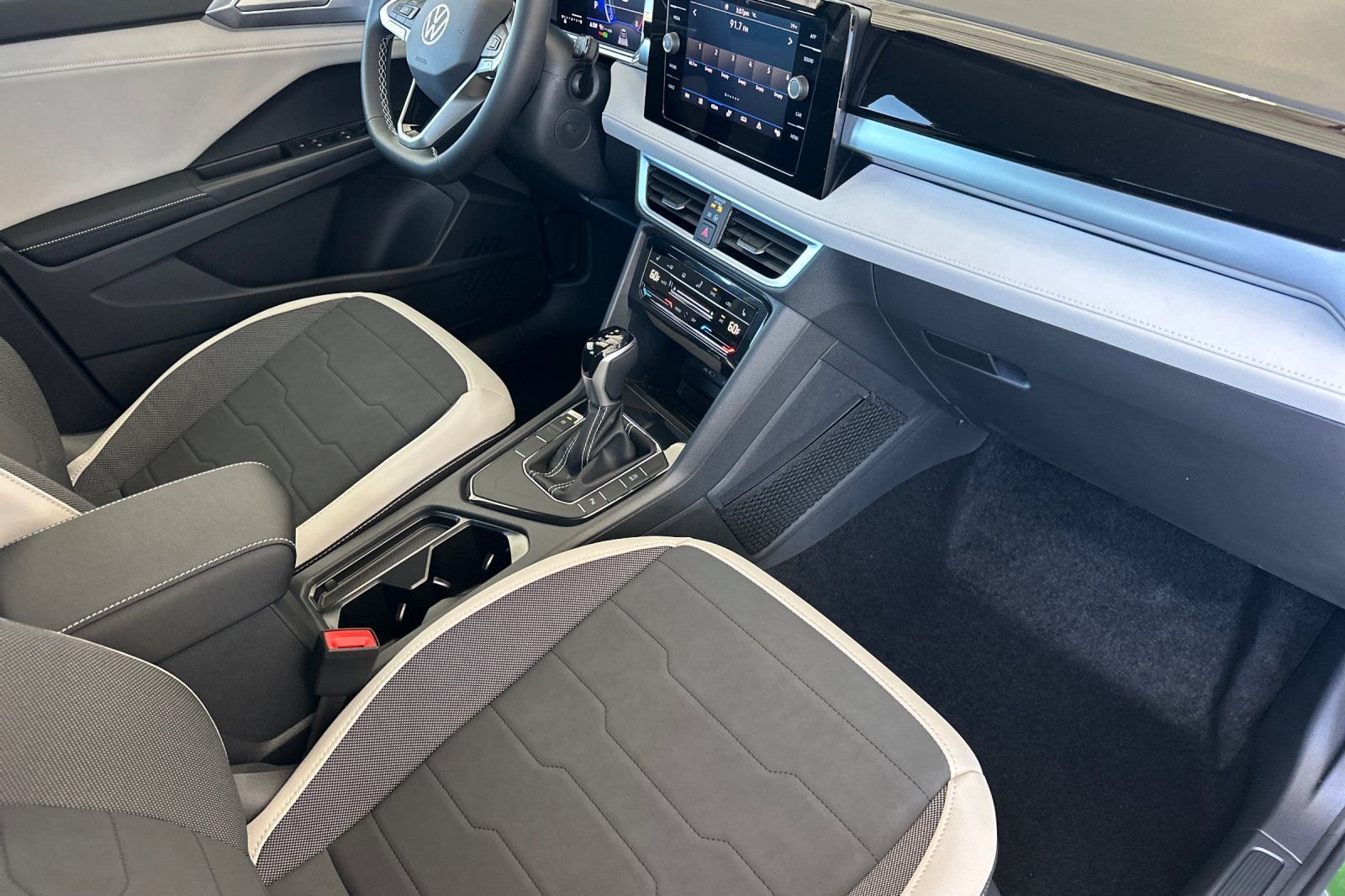 New 2026 Volkswagen Taos SE FWD image 16