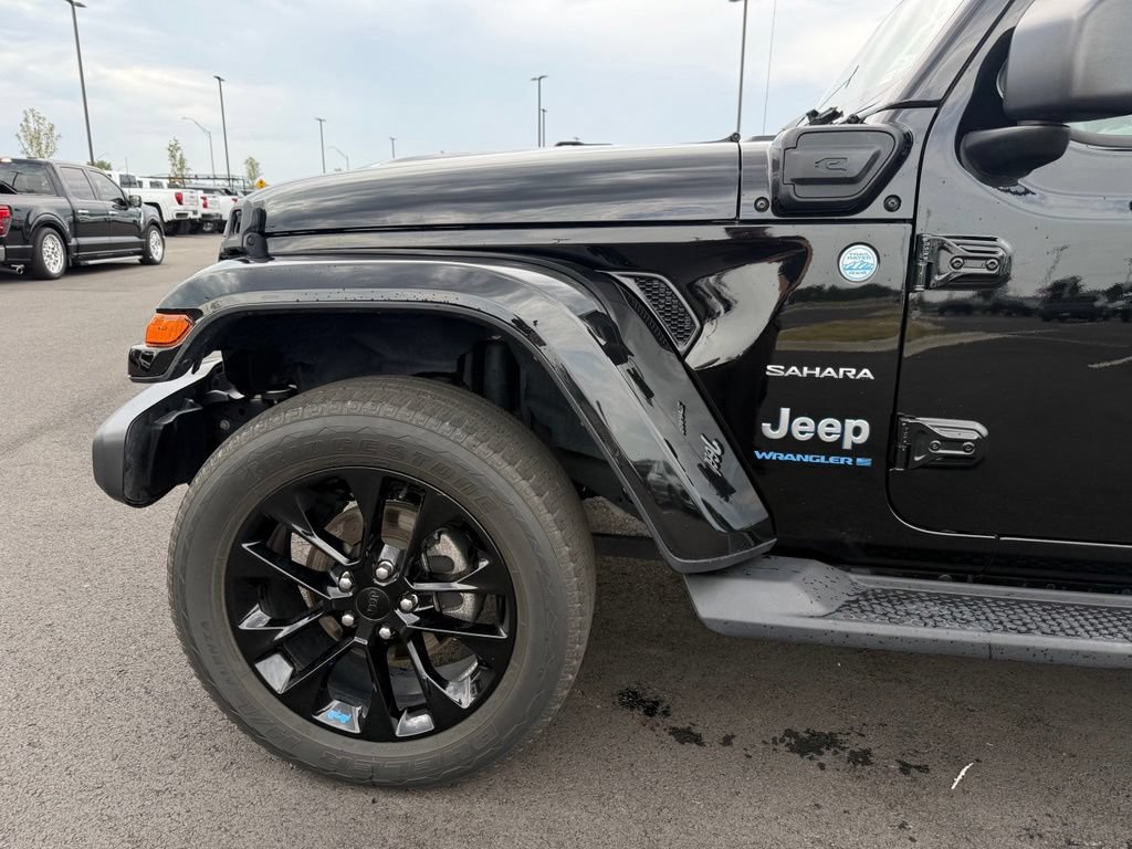 Used 2023 Jeep Wrangler Unlimited Sahara w/ Cold Weather Group AWD/4WD image 31