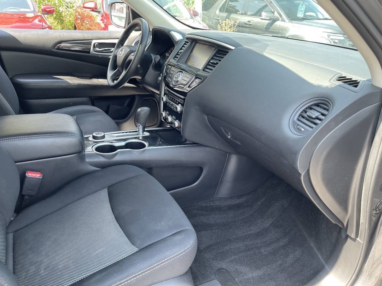 Used 2019 Nissan Pathfinder S AWD/4WD image 29