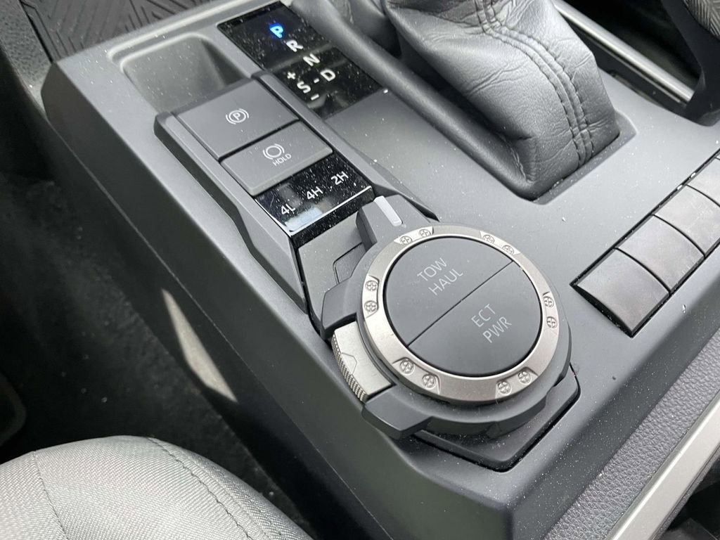 Used 2025 Toyota Tacoma SR5 image 39