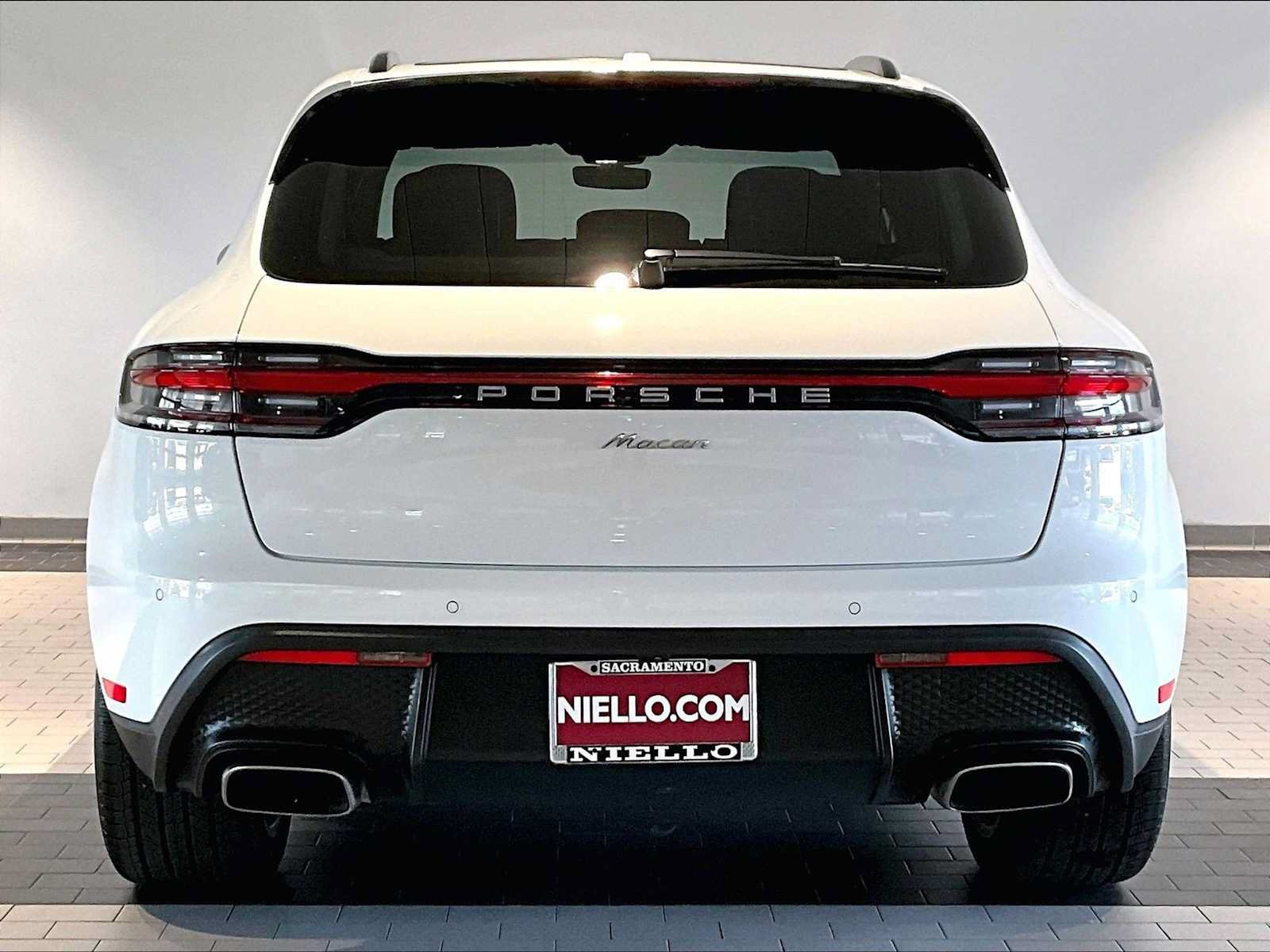 Used 2026 Porsche Macan AWD/4WD image 9