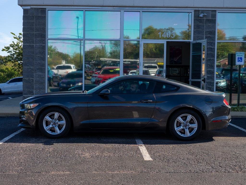 Used 2017 Ford Mustang Coupe RWD image 5