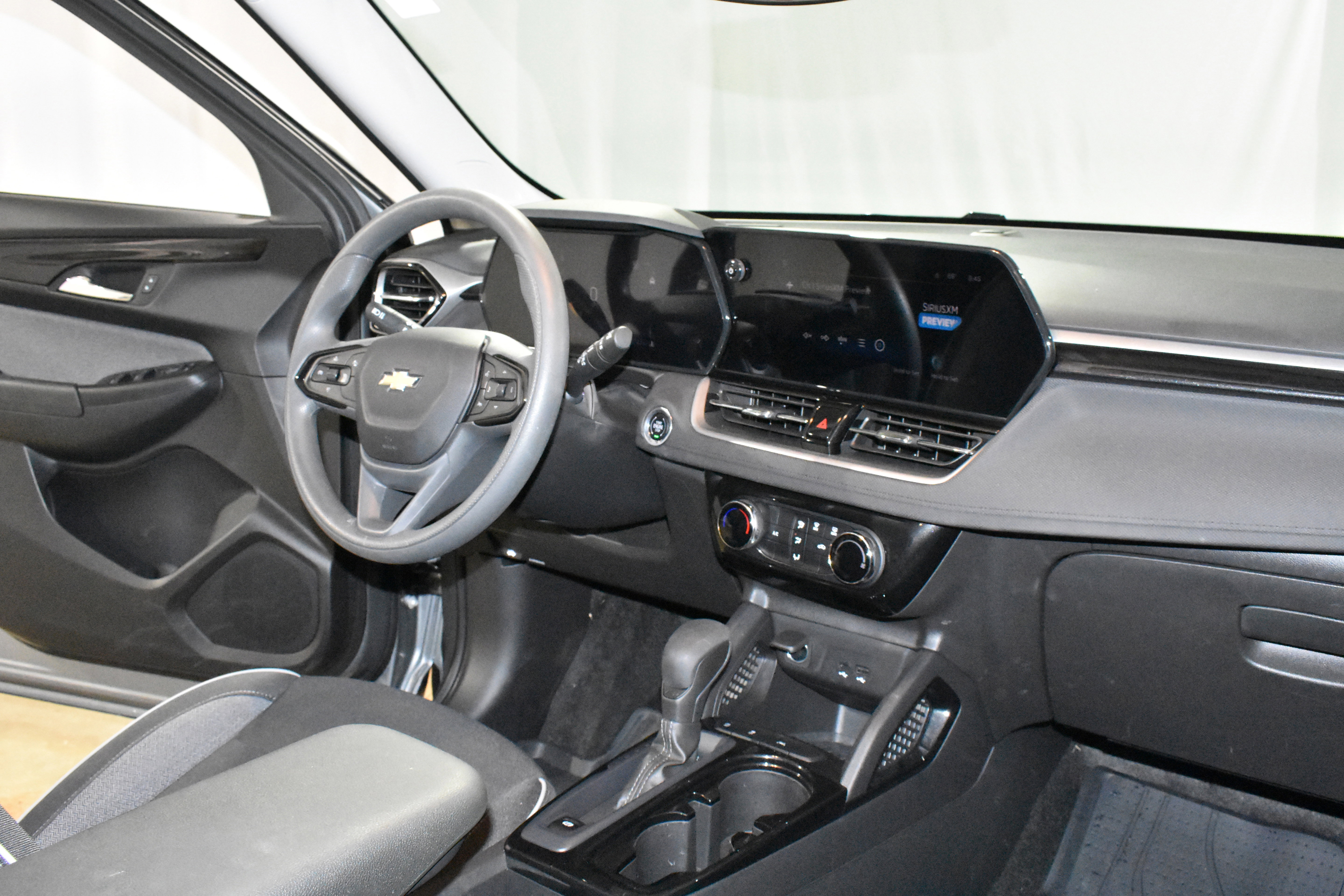 Used 2025 Chevrolet TrailBlazer LT w/ Driver Confidence Package image 30