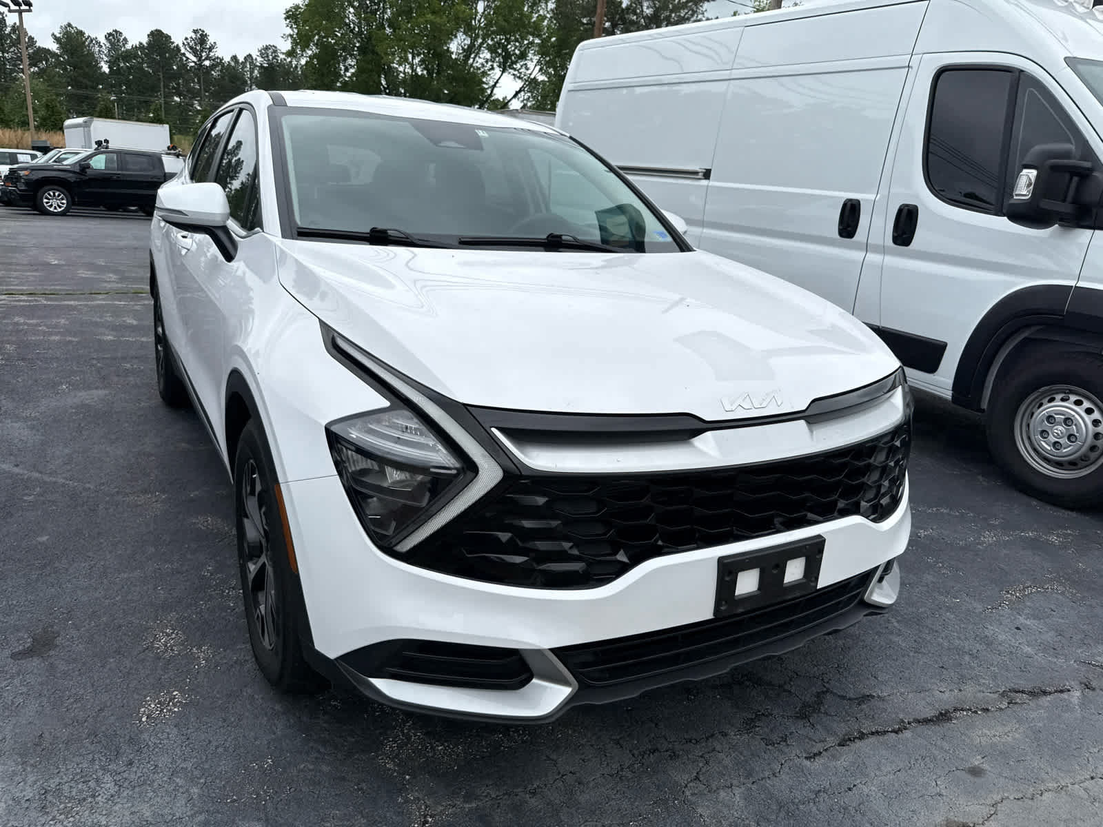 Used 2023 Kia Sportage EX FWD image 3
