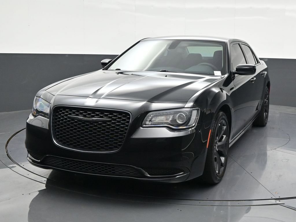 Used 2023 Chrysler 300 Touring w/ Sport Appearance Package image 9