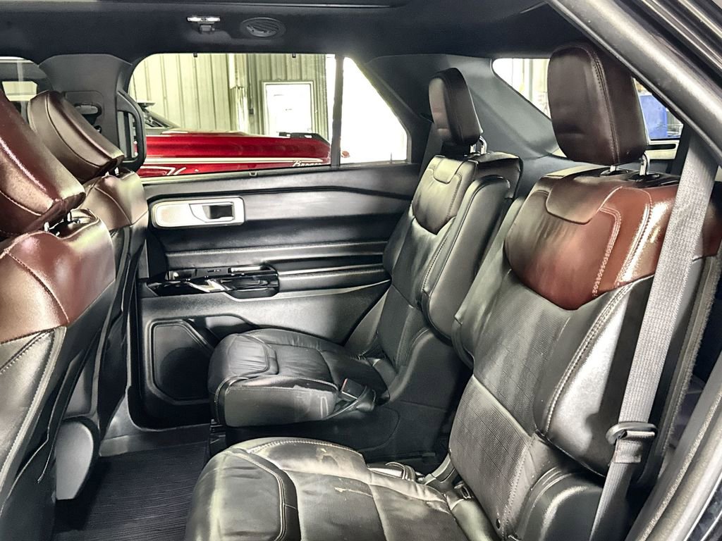 Used 2023 Ford Explorer Platinum w/ Technology Package AWD/4WD image 25