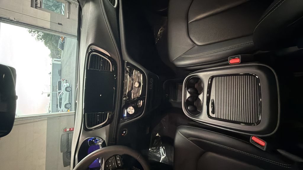 Used 2024 Chrysler Pacifica Limited FWD image 19