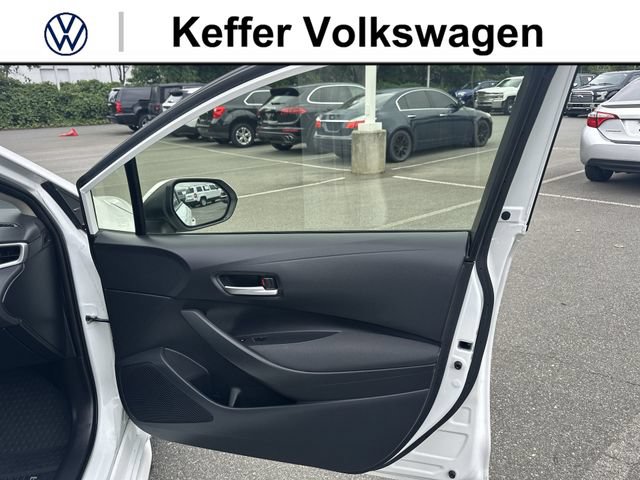 Used 2020 Toyota Corolla LE FWD image 30