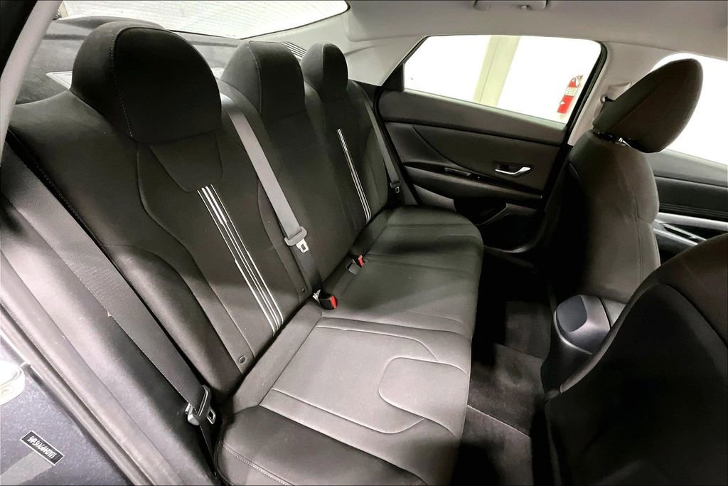 Used 2022 Hyundai Elantra SEL w/ Convenience Package FWD image 34