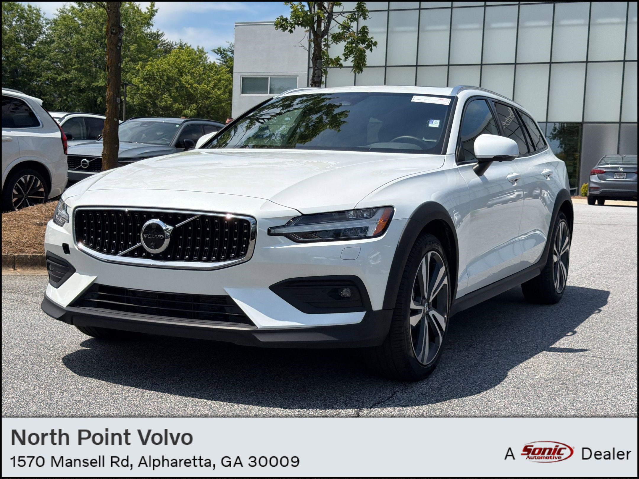 Used 2025 Volvo V60 B5 Cross Country Plus AWD/4WD video 1