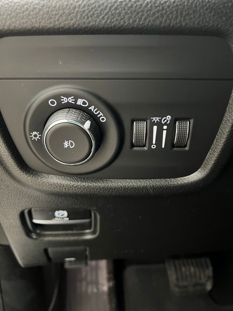 Used 2023 Jeep Grand Cherokee L Limited image 26