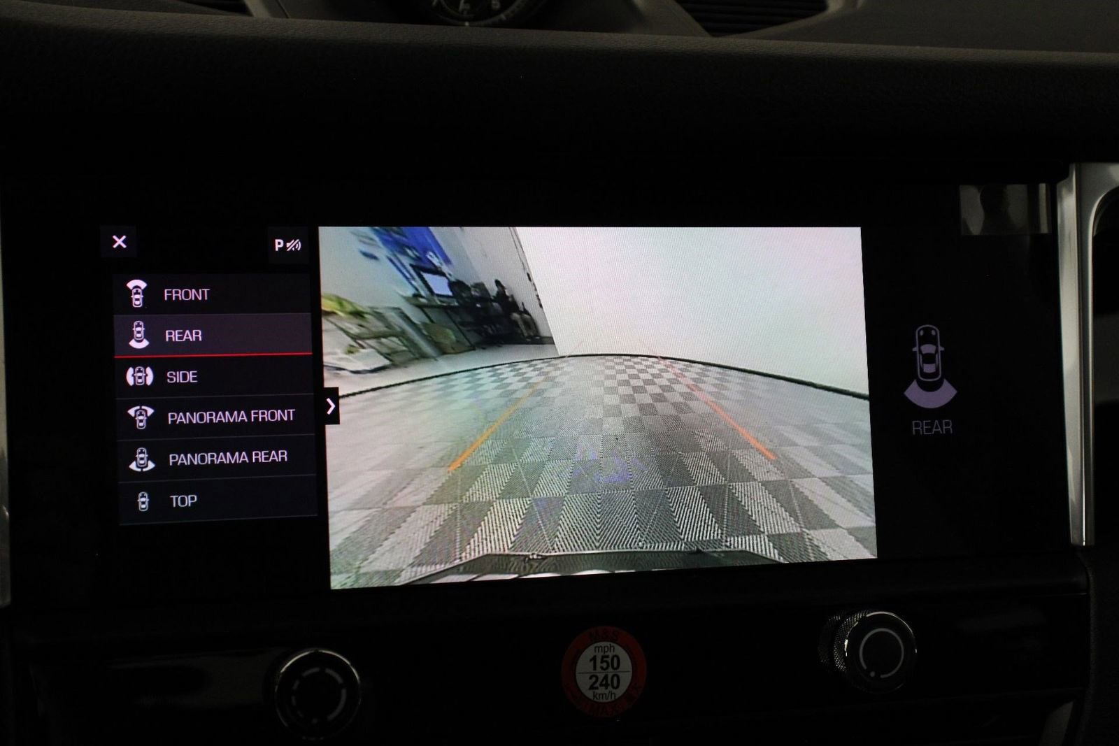 Certified 2025 Porsche Macan image 17