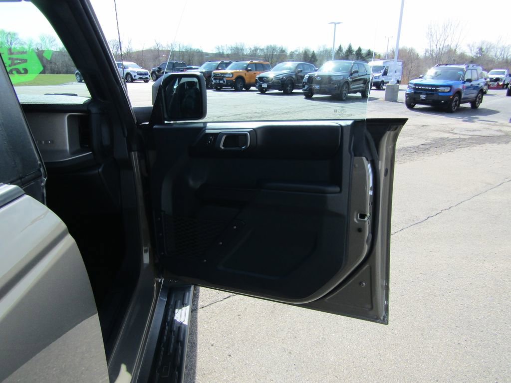 Used 2025 Ford Bronco Outer Banks AWD/4WD image 39