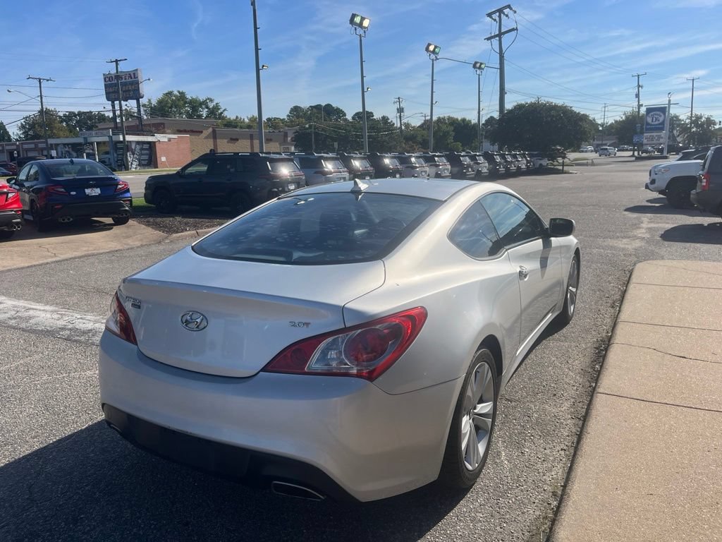 Used 2010 Hyundai Genesis 2.0T w/ Navigation Pkg 2 RWD image 4