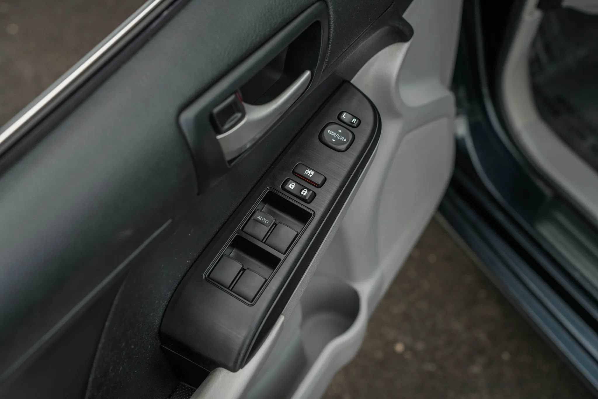 Used 2014 Toyota Camry LE FWD image 10