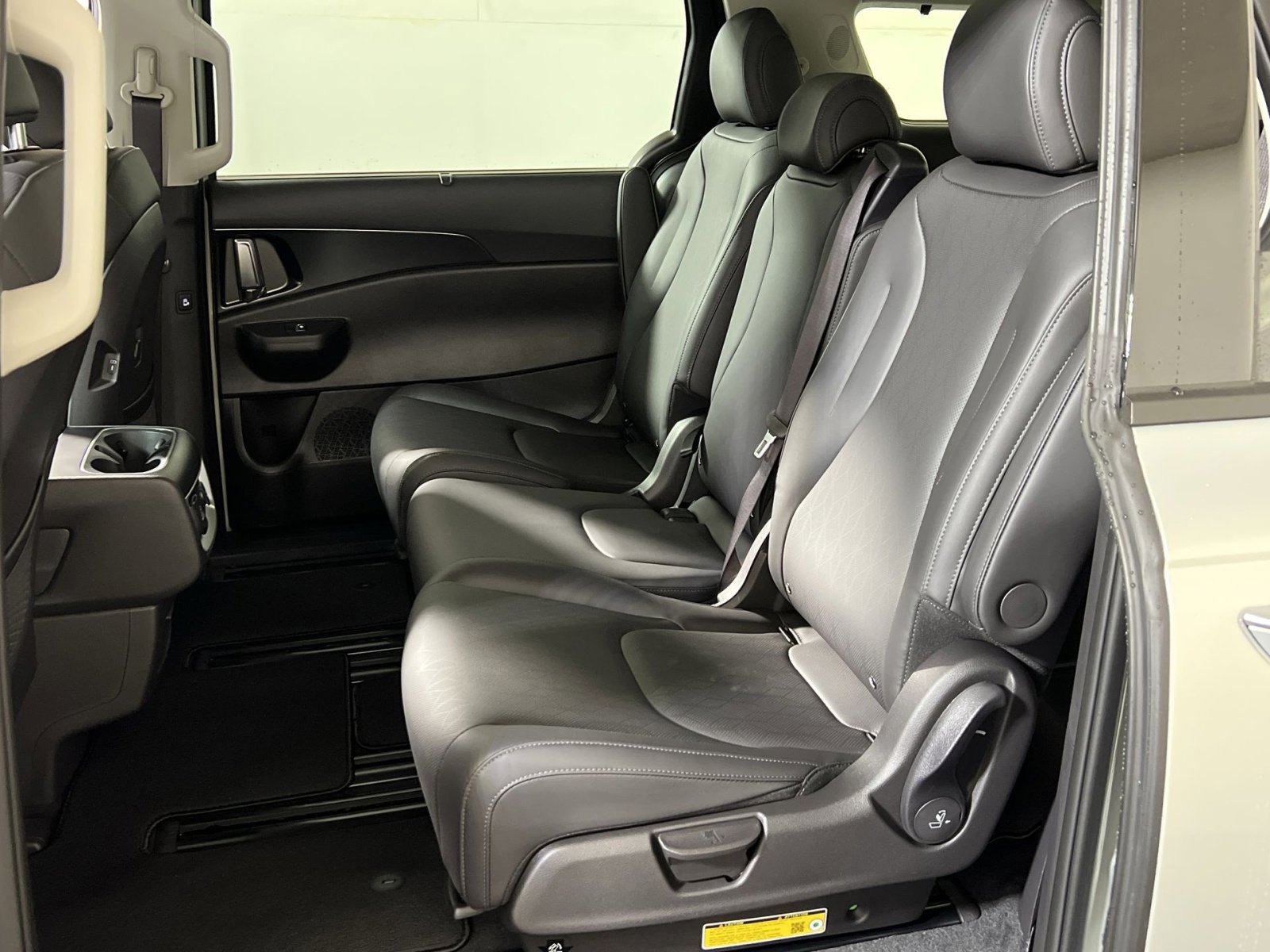 New 2026 Kia Carnival SX w/ SX Dark Edition Package image 23