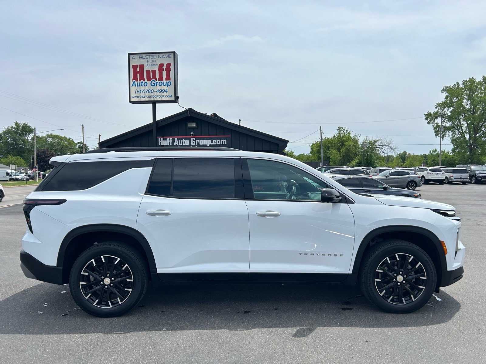Used 2025 Chevrolet Traverse LT w/ Sun and Wheel Package AWD/4WD image 9