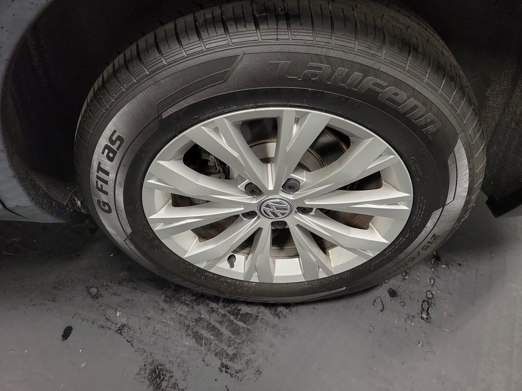 Used 2018 Volkswagen Tiguan SE image 11