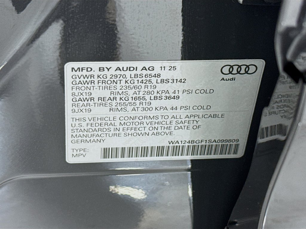 Used 2025 Audi Q6 e-tron Premium Plus AWD/4WD image 35