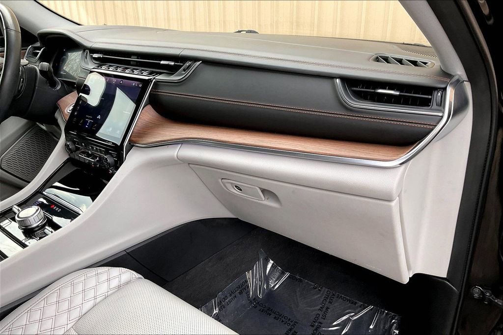 Used 2021 Jeep Grand Cherokee L Summit w/ Luxury Tech Group V image 16